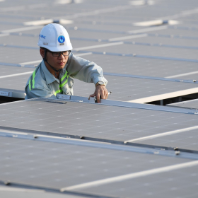 Điện mặt trời mái nhà dư thừa có thể bù trừ cho EVN