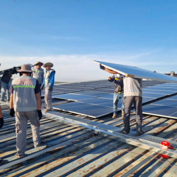 Lắp Đặt Năng Lượng Mặt Trời Cho Trạm Sạc Xe Điện Tại Đak Nông
